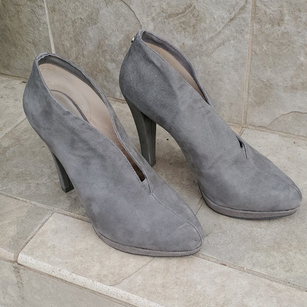 Like NEW Michael Kors suede booties